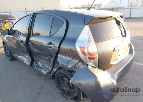 2014 Toyota Prius C Two z USA, uszkodzony, nr VIN JTDKDTB30E1573097